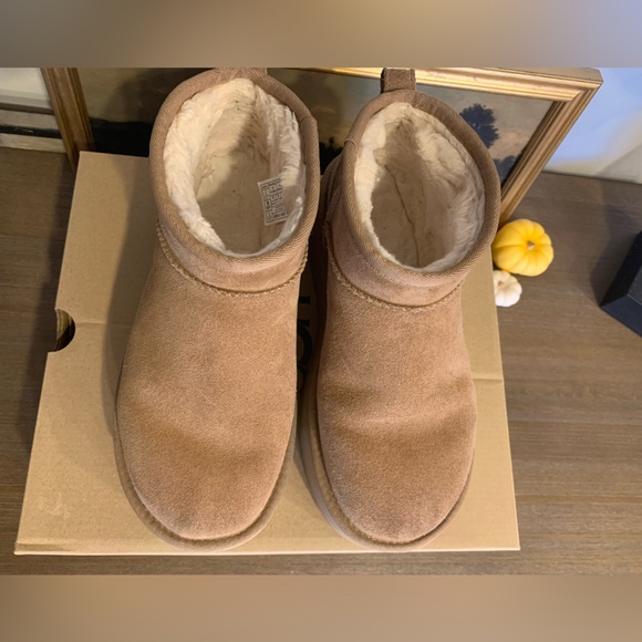 UGG Women’s Classic Ultra Mini Platform - Size 7 - Chestnut Color - Picture 7 of 10